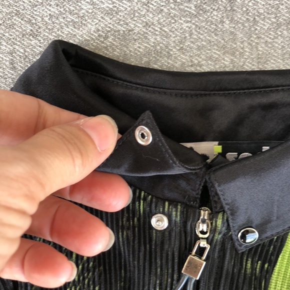 Like new! - JAMIE SADOCK Embellished Pleat 1/4 Zip Golf Short Sleeve Top - Picture 5 of 9